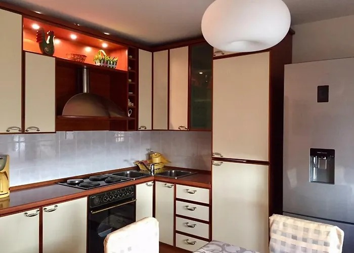 Sunset With A Private Yard At Riviera 아파트 메덜린